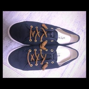 Sperry canvas sneaker size 9 navy blue